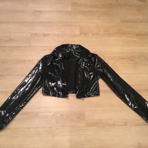Women’s Shiny Faux Leather Long Sleeve Cropped Jacket - Bolero - Picture 5 of 7